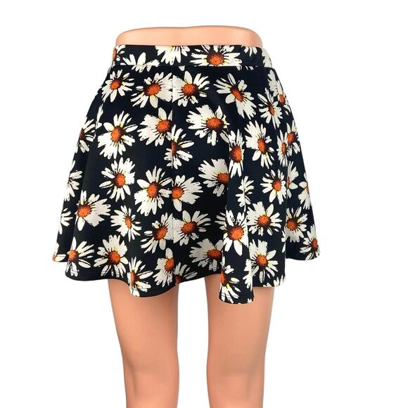 Sans Souci Black White Floral Daisy Pull On High Waist A Line Mini Skirt Size S - Picture 3 of 5